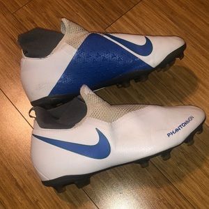 Nike cleats boys size 5 Youth